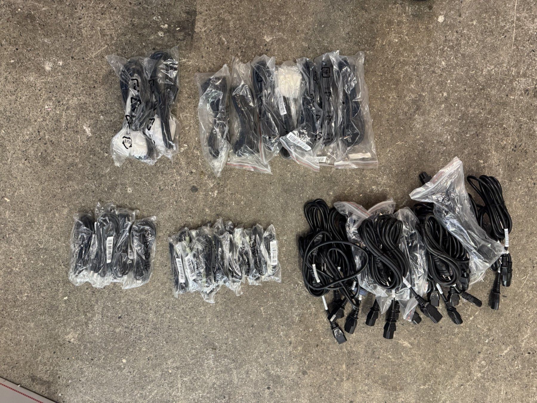 Cavi: AC Kabel 240V 29 Stück audio 15 – Nuovo e nell'imballaggio originale da Zürich venduto da bigboss