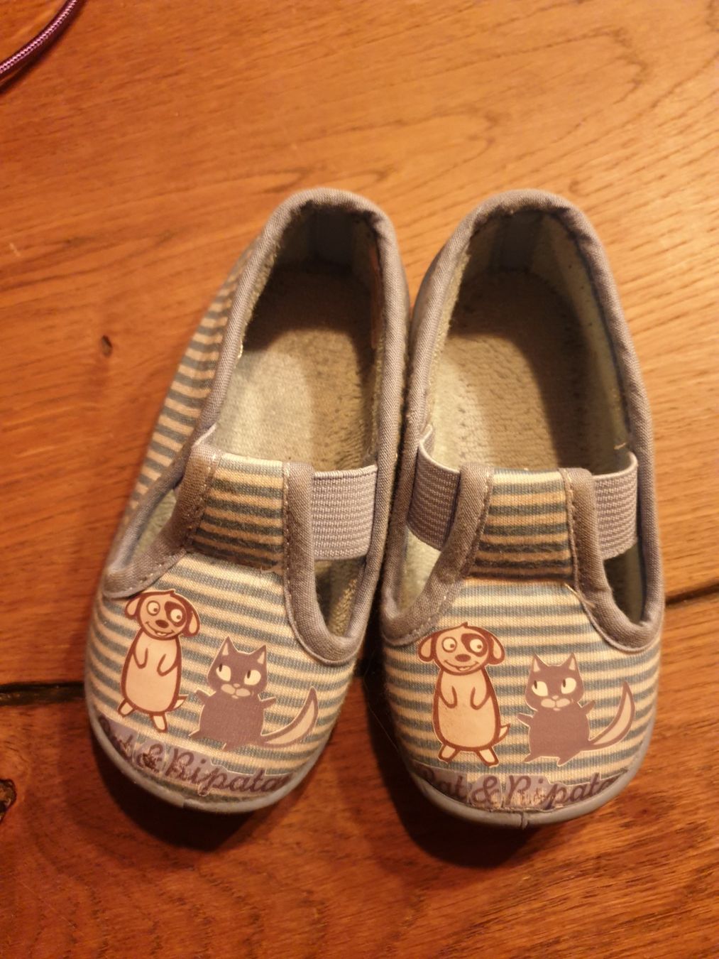 Schuhe für Jungen: Hausschuhe Grösse 21 – Gebraucht aus Reutigen von Easy0807
