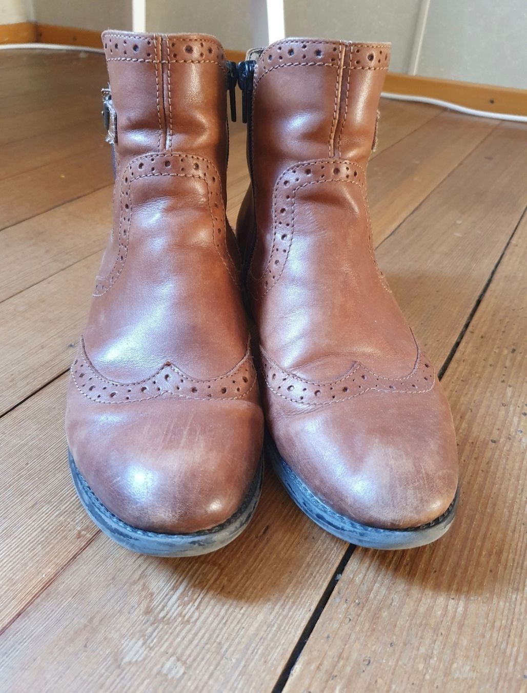 Scarpe da donna: Woman Leather Ankle Boots, Size 38 – Usato da Sirnach venduto da eftix 1