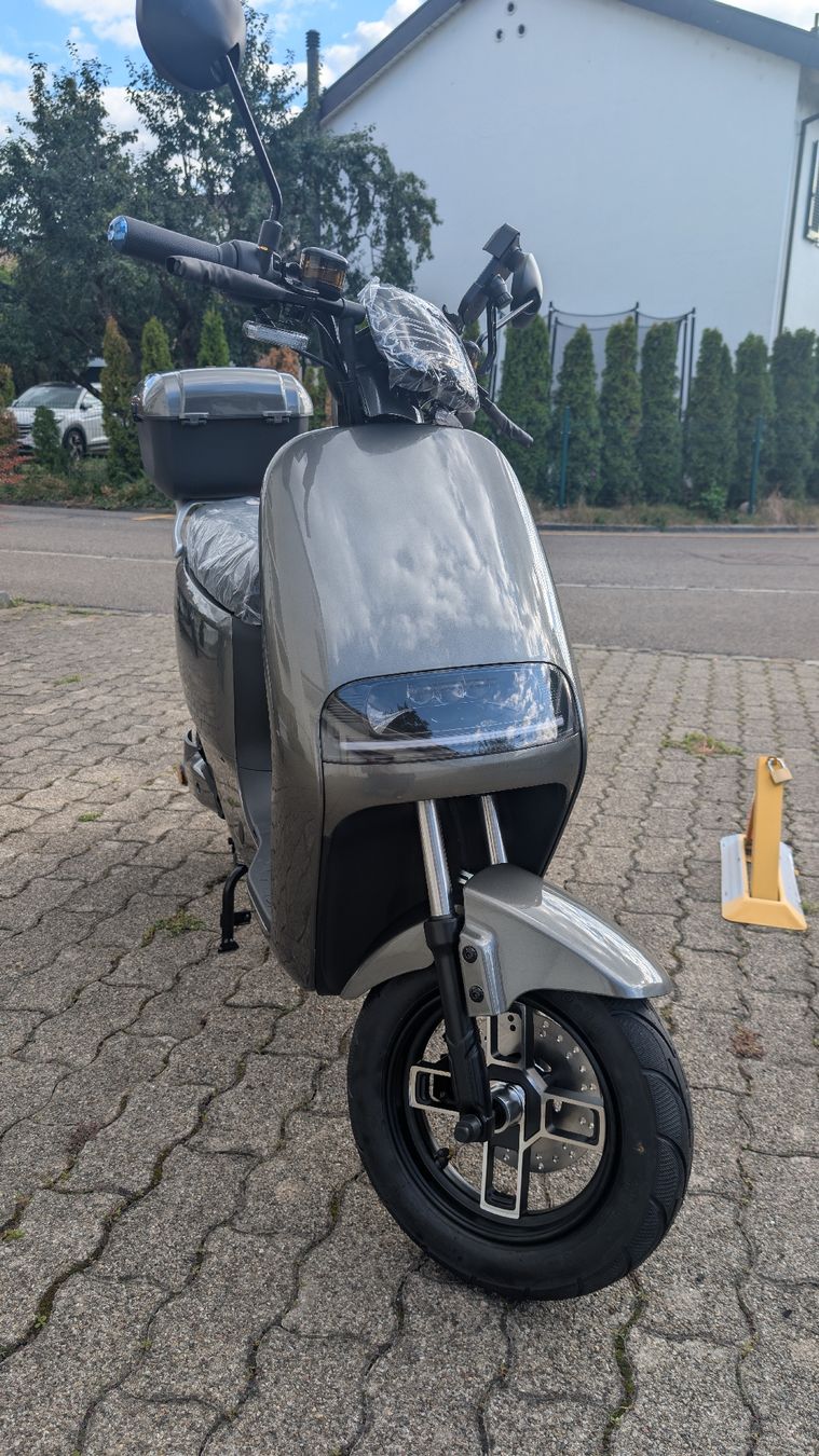 Scooter: New CityGo E-Scooter Grau – Nuovo e nell'imballaggio originale da Riehen venduto da Kicone