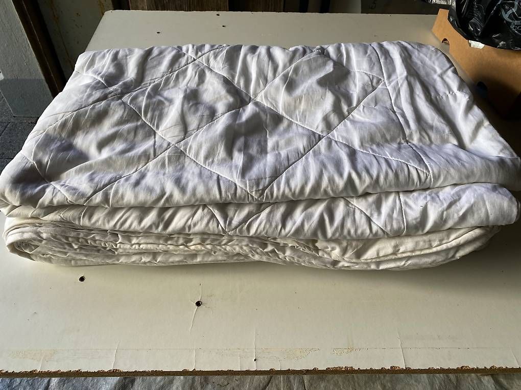 Couvertures: Duvet/ Bettdecken – D'occasion à Strengelbach par Luftschutzsoldat