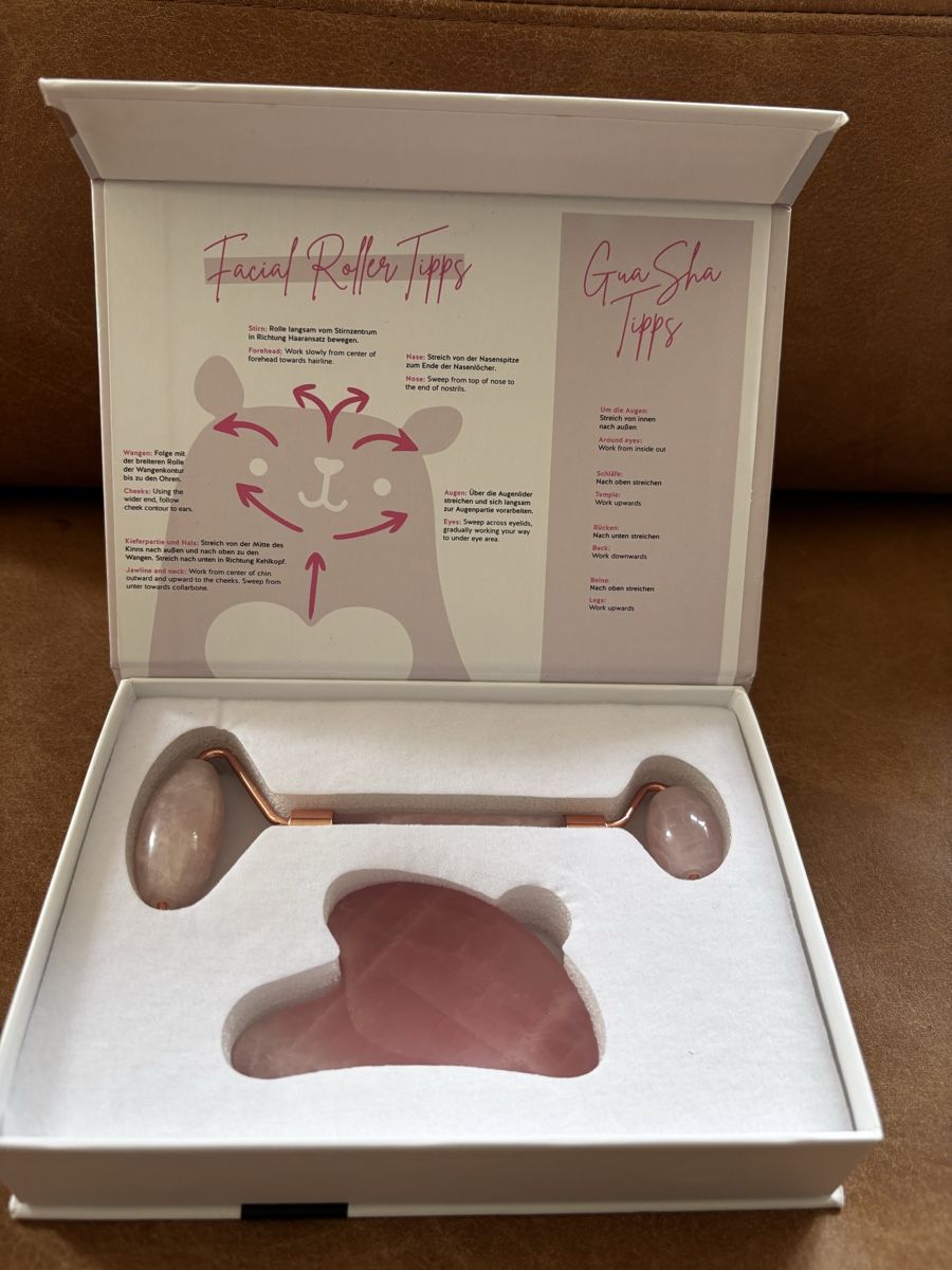 Cura del viso: Gesichtsroller Set Rollin'me Softly mit Gua Sha Stein. – Nuovo (secondo la descrizione) da Waltenschwil venduto da Schmetterling2015