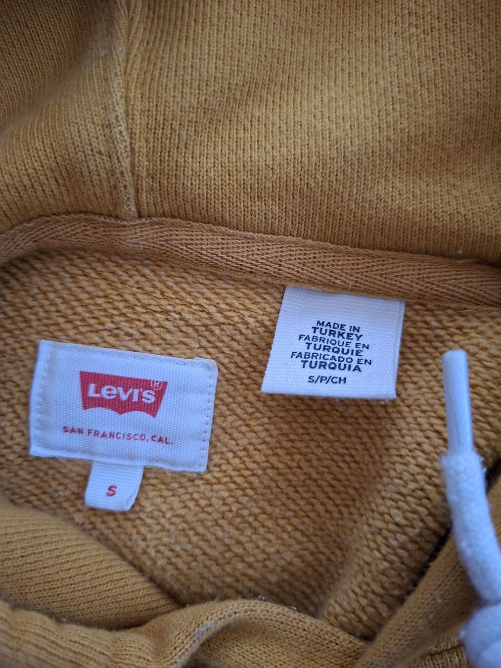 Levi's Maglioni & Felpe: Pull Levi's jaune moutarde, taille – Usato da Renens VD venduto da ser_j2fn 3