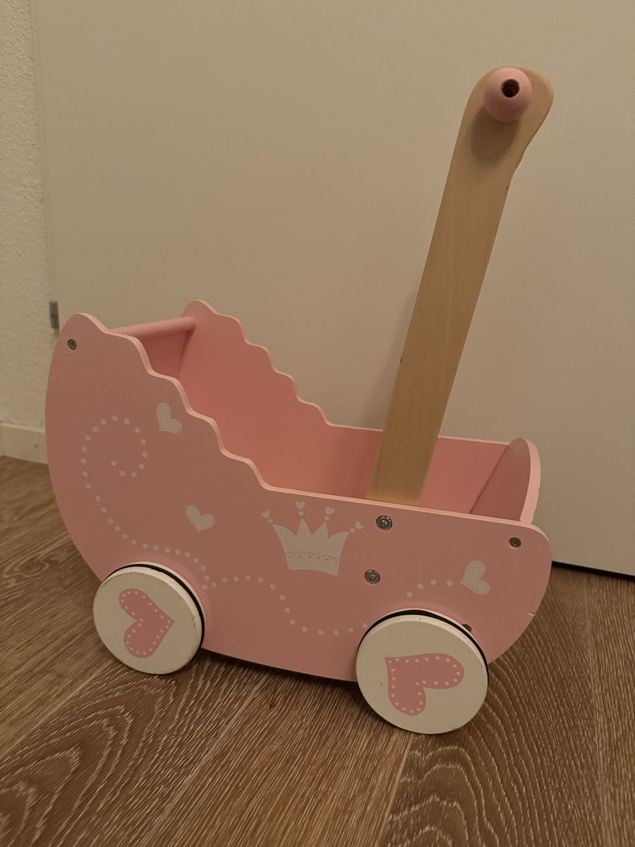 Puppenwagen: Holz Puppenwagen – Gebraucht aus Mönchaltorf von reg_5f8t