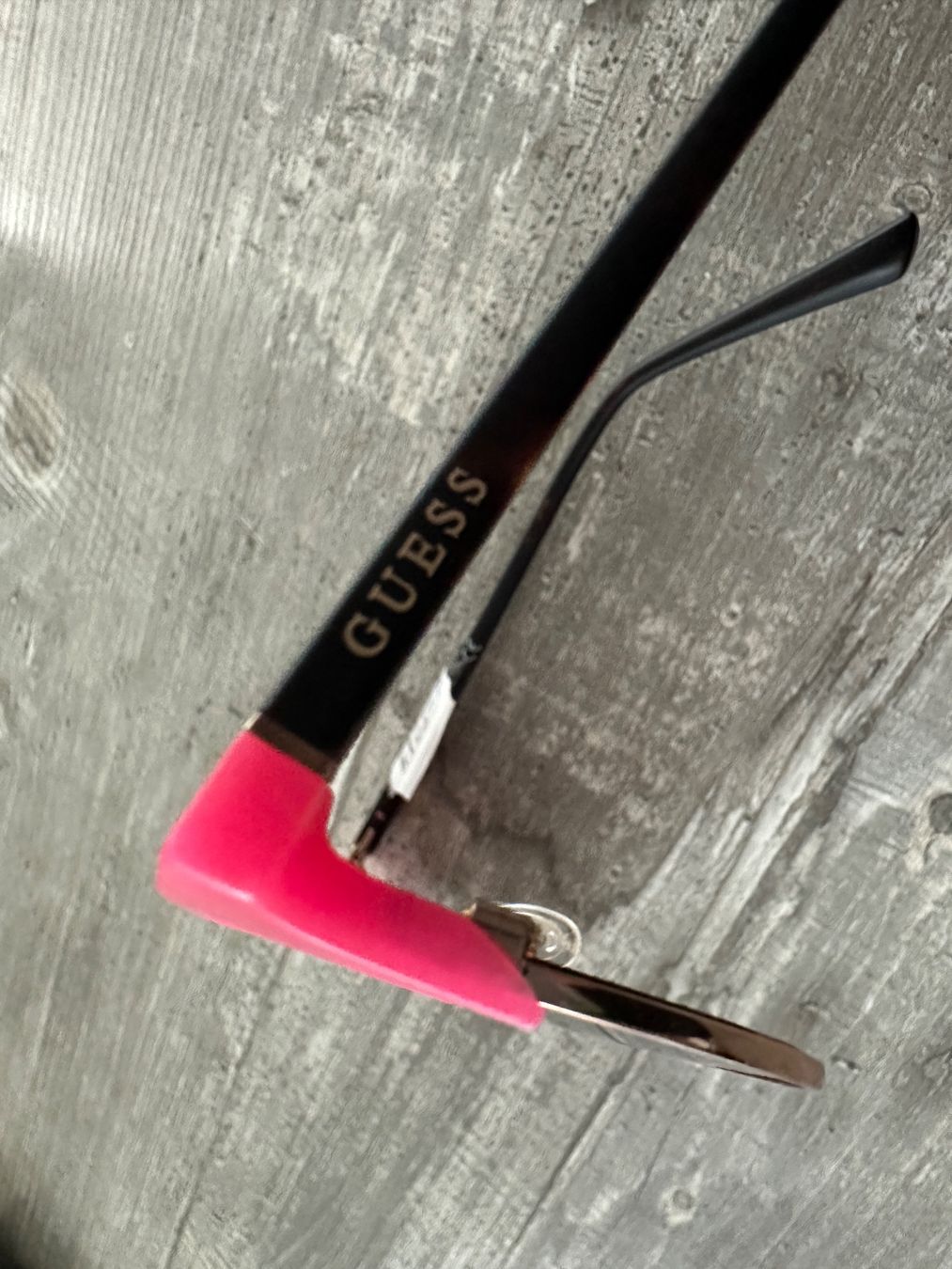 Occhiali & Lenti: Sonnenbrille von Guess neuwertig – Nuovo (secondo la descrizione) da Oberwil-Lieli venduto da Svetlana28 3