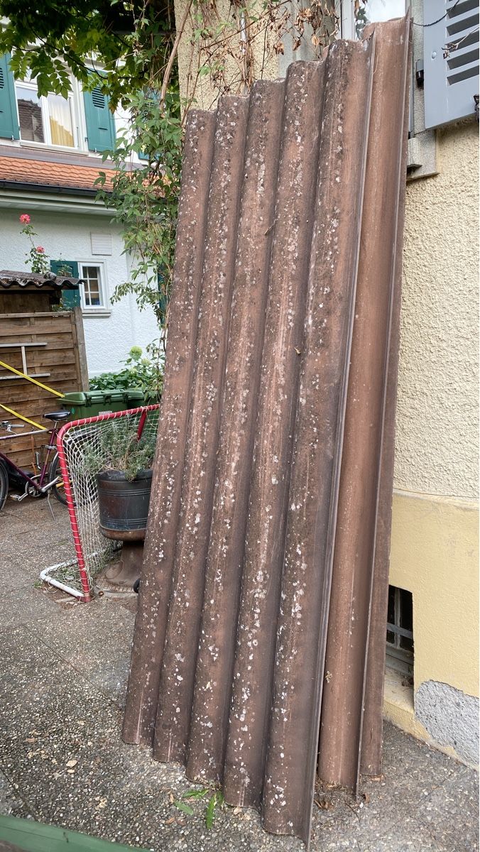 Eternit Piatti di portata: 3 Stk. Welleternit Platten braun gebraucht – Usato da Thun venduto da Piementel