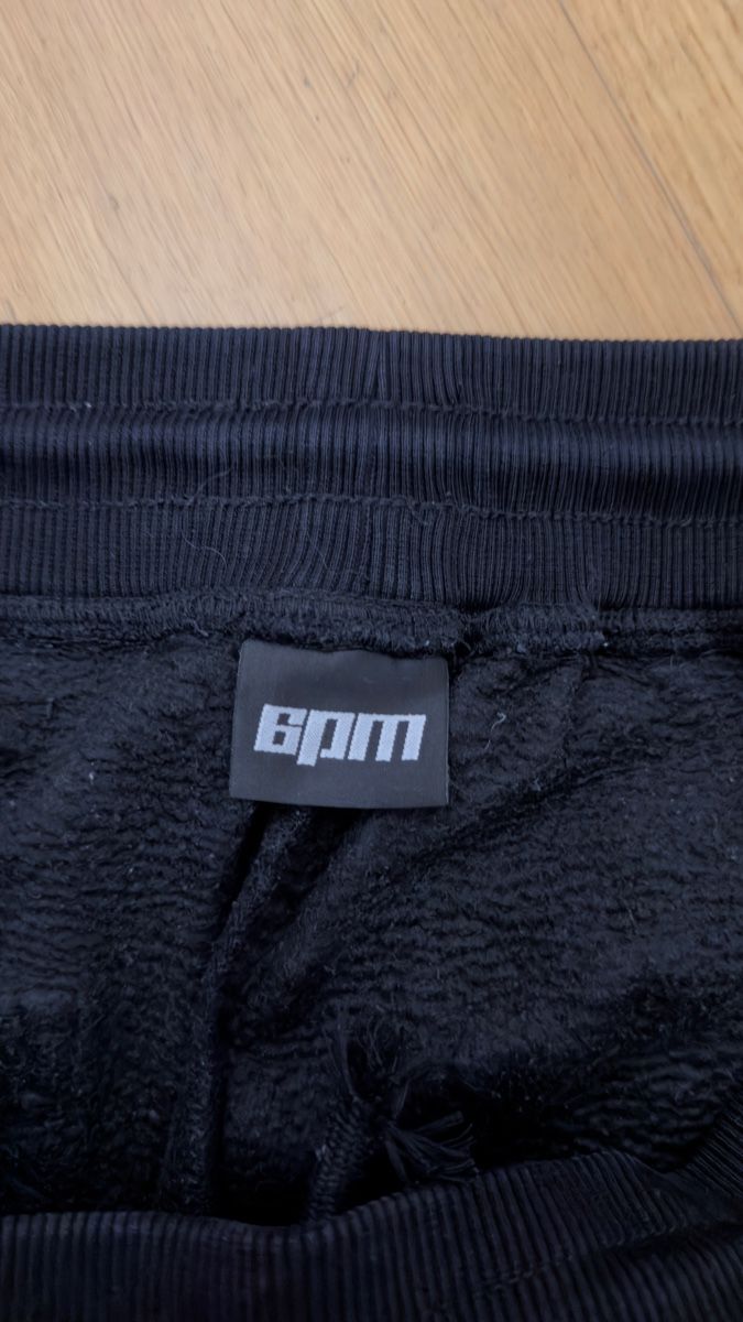 6PM Pantaloni: 6PM exklusive Trainerhose – Usato da Basel venduto da nicolasschneeberger 1