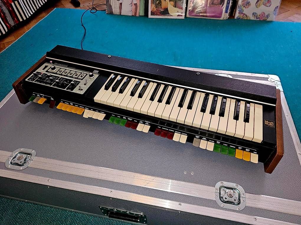 Roland Musikinstrumente: Roland SH 2000 Vintage Analog Synthesizer – Defekt aus Zürich von