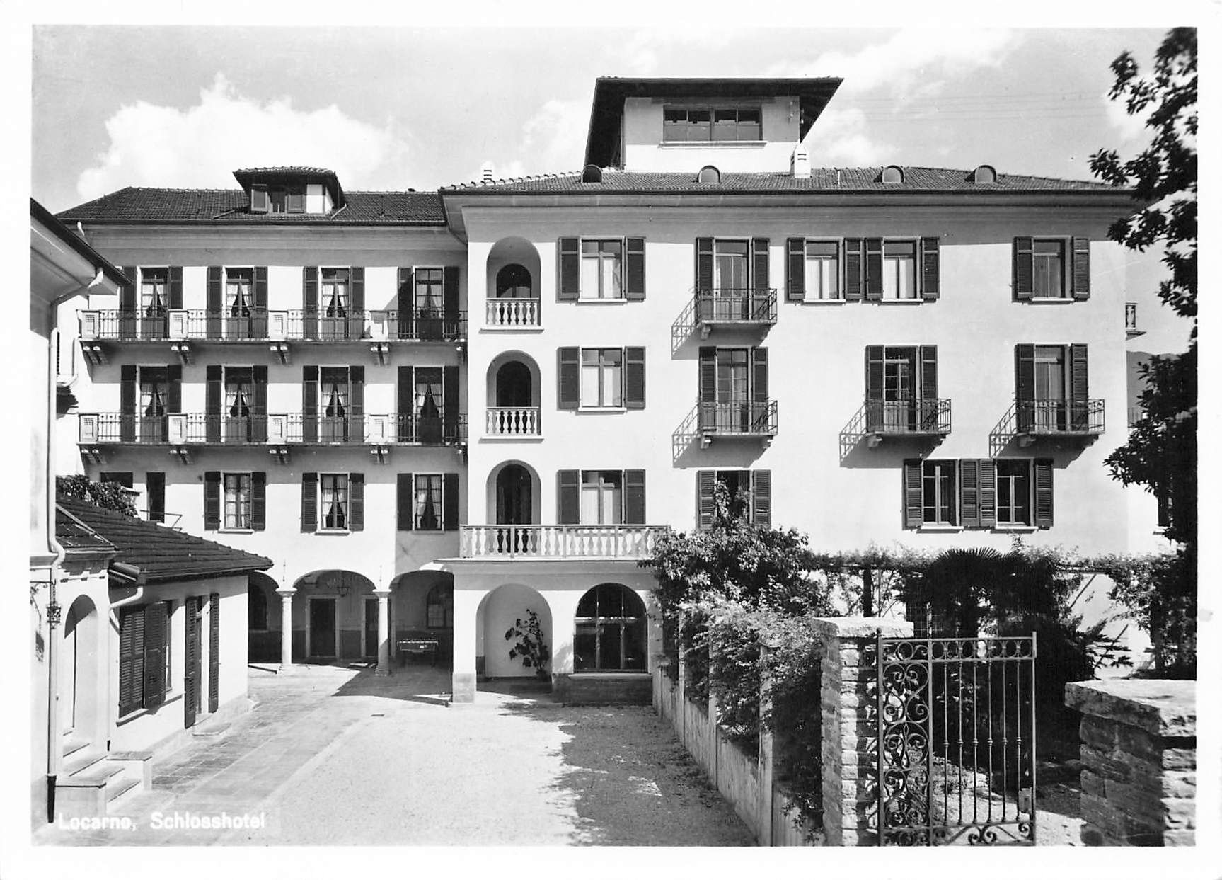 Cartoline postali: Locarno Schlosshotel G – Usato da Biasca venduto da Blenio71