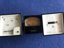3 appareils de mesures voltmètre ampermètre + compteur heure