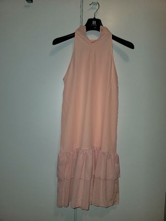 ärmelloses, leichtes, rosa Kleid mit Volant, Rockkleid, jupe