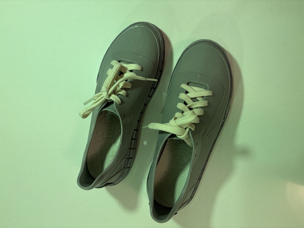 Damenschuhe: Trendy Melissa Sneakers – Neu (gemäss Beschreibung) aus Zürich von lar_dw7h 1