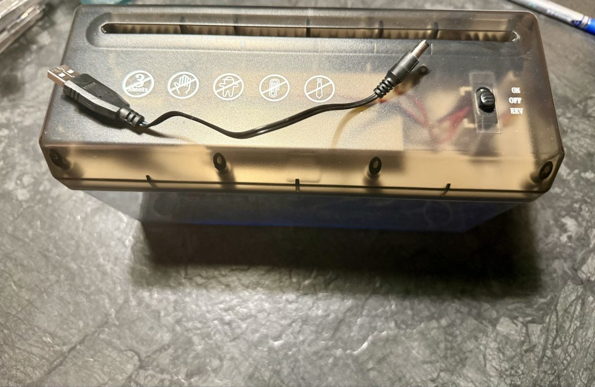 Distruggi documenti: Mini déchiqueteuse papier USB – compacte – Usato da Aumont venduto da Sidji3