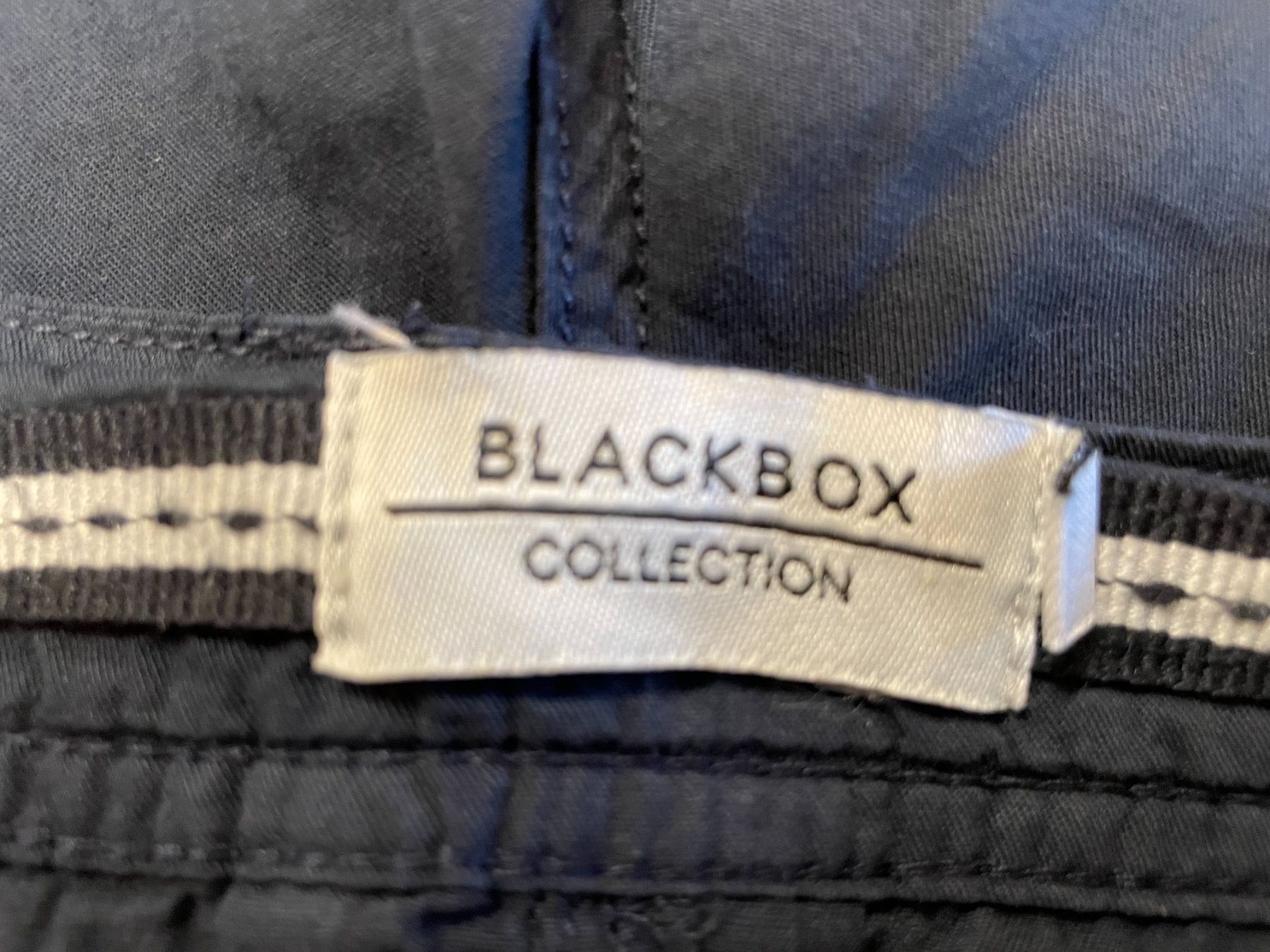 : BLACKBOX COLLECTION short bleu marine – Usato da Lausanne venduto da PlusValue_Lausanne 2