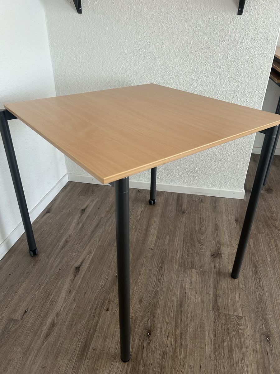 Tavoli: 12 Tische und 8 Stühle – Usato da Stäfa venduto da flostaefa 1