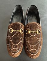 Elegante Gucci Slipper aus Samt, Grösse 36, Top Zustand!