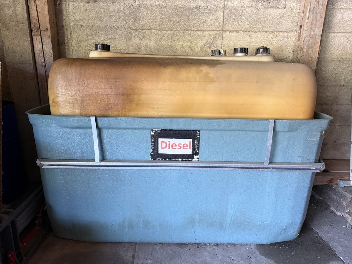 Accessori per altri veicoli: Dieseltank 2000 Liter – Usato da Wilihof venduto da christopher.335IX