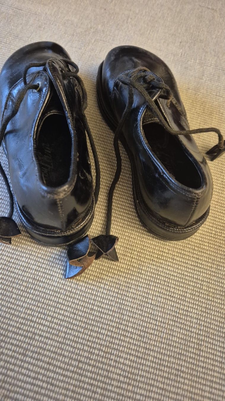 Chaussures garçon: VINTAGE Kinderschuhe Leder – D'occasion à Fislisbach par mka_km8f 2