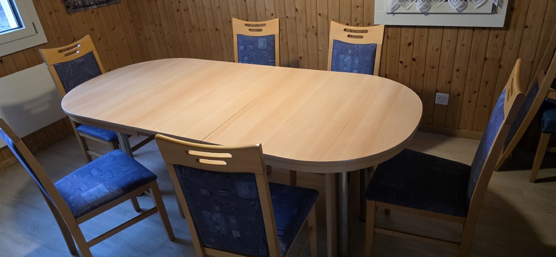 Tables: Tisch und 6 Stühle – D'occasion à Menznau par Marfeld