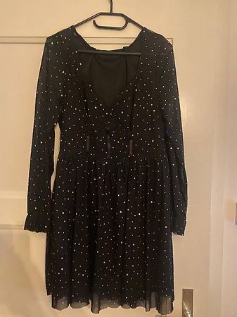 Schwarzes Kleid mit Glitzerpunkten - elegant & festlich