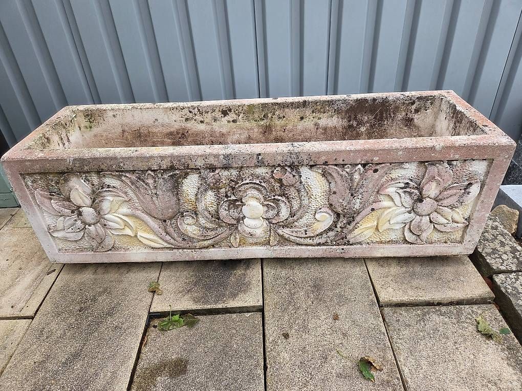 Pots de fleurs: GRATIS Steintrog  – D'occasion à Sissach par sut_xc2l