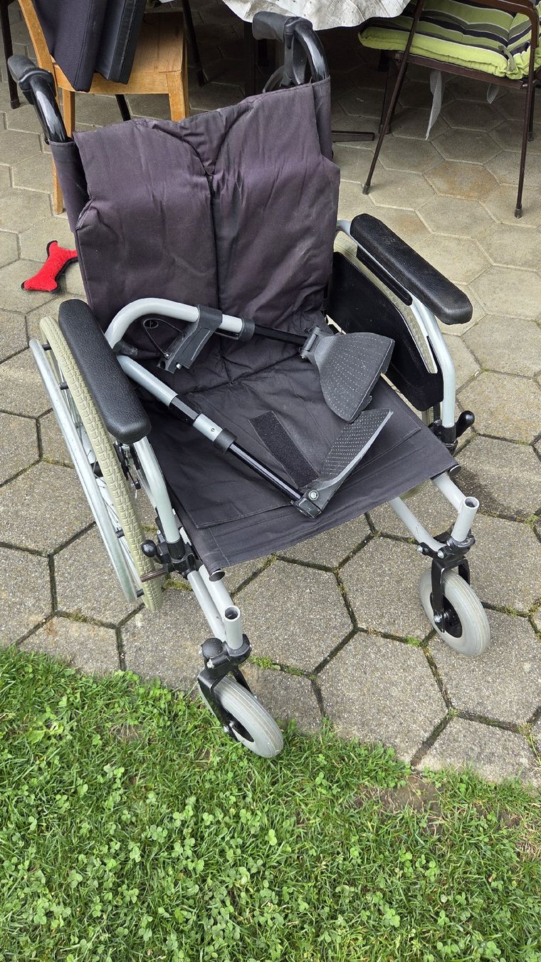 Chaises roulantes: Ottobock Rollstuhl – D'occasion à Pfeffikon LU par Spiderpig1991 5