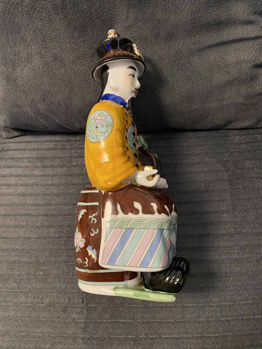 Statuette: Statue Mandarin chinois assis polychrome – Usato da Montreux venduto da Perledor 3