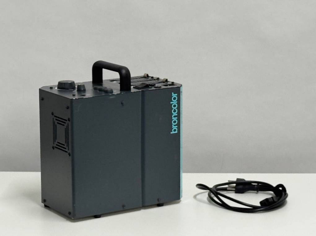 Broncolor Flash: Broncolor 3200ws Primo 4 Generator – Usato da Luzern venduto da office421 1