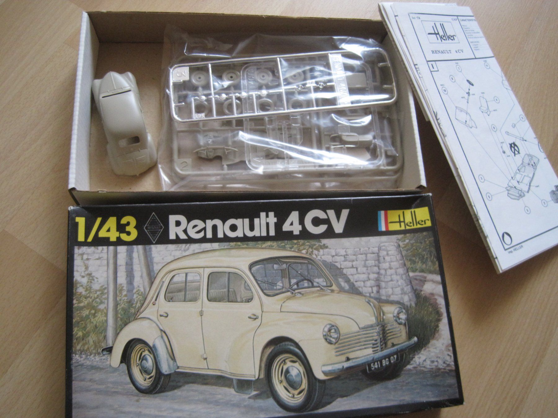 Kit di modellismo & Modellini statici: Renault 1/43 CV 4  Heller  Topp Bausatz NEU – Nuovo e nell'imballaggio originale da Gossau SG venduto da Noryflory 1
