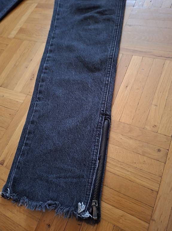 Jeans: Straight Leg Jeans  – Gebraucht aus Wetzikon ZH von cet_6fbf 1