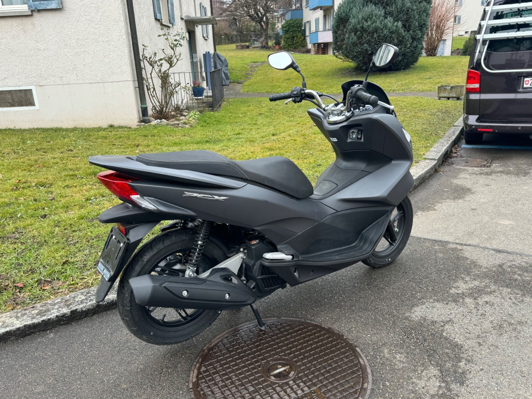 Honda Scooters: Honda pcx 125 – D'occasion à Zürich par Sparta365 4