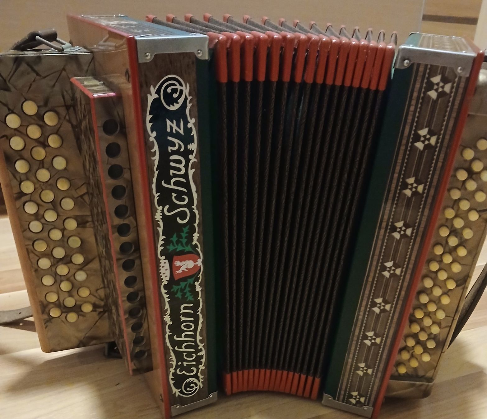 Eichhorn Instruments de musique: Eichhorn Schwyzerörgeli – D'occasion à Schwyz par mar_jnw9