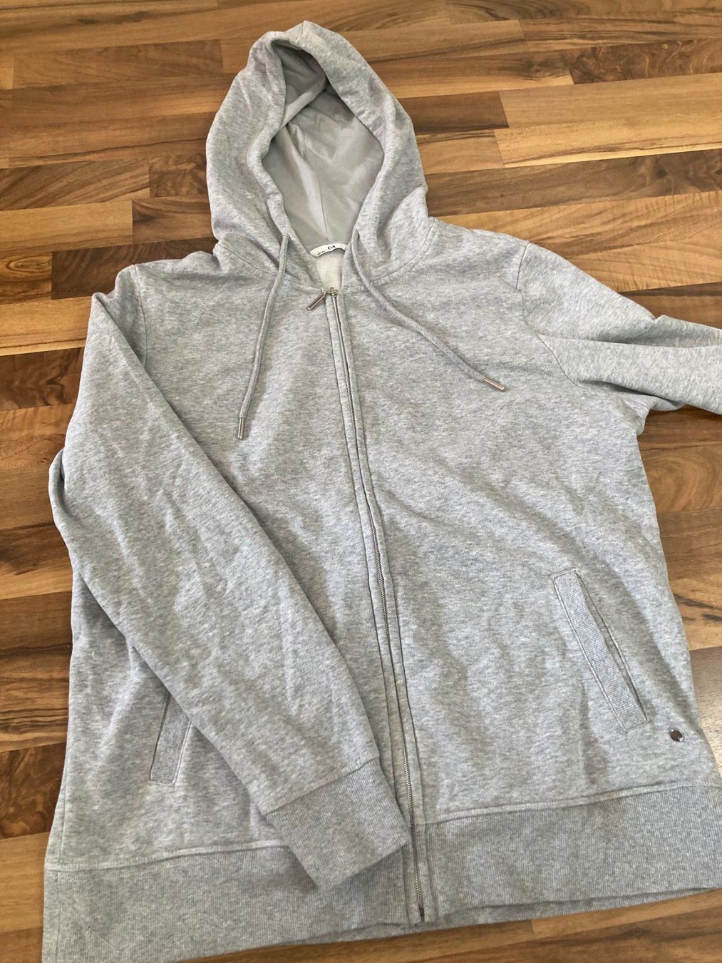 Maglioni & Felpe: 4 Pullis: 2 Kapuzenpullis (Hoodies), 2 Cardigans, M + L – Usato da Schötz venduto da Jekyll666 1