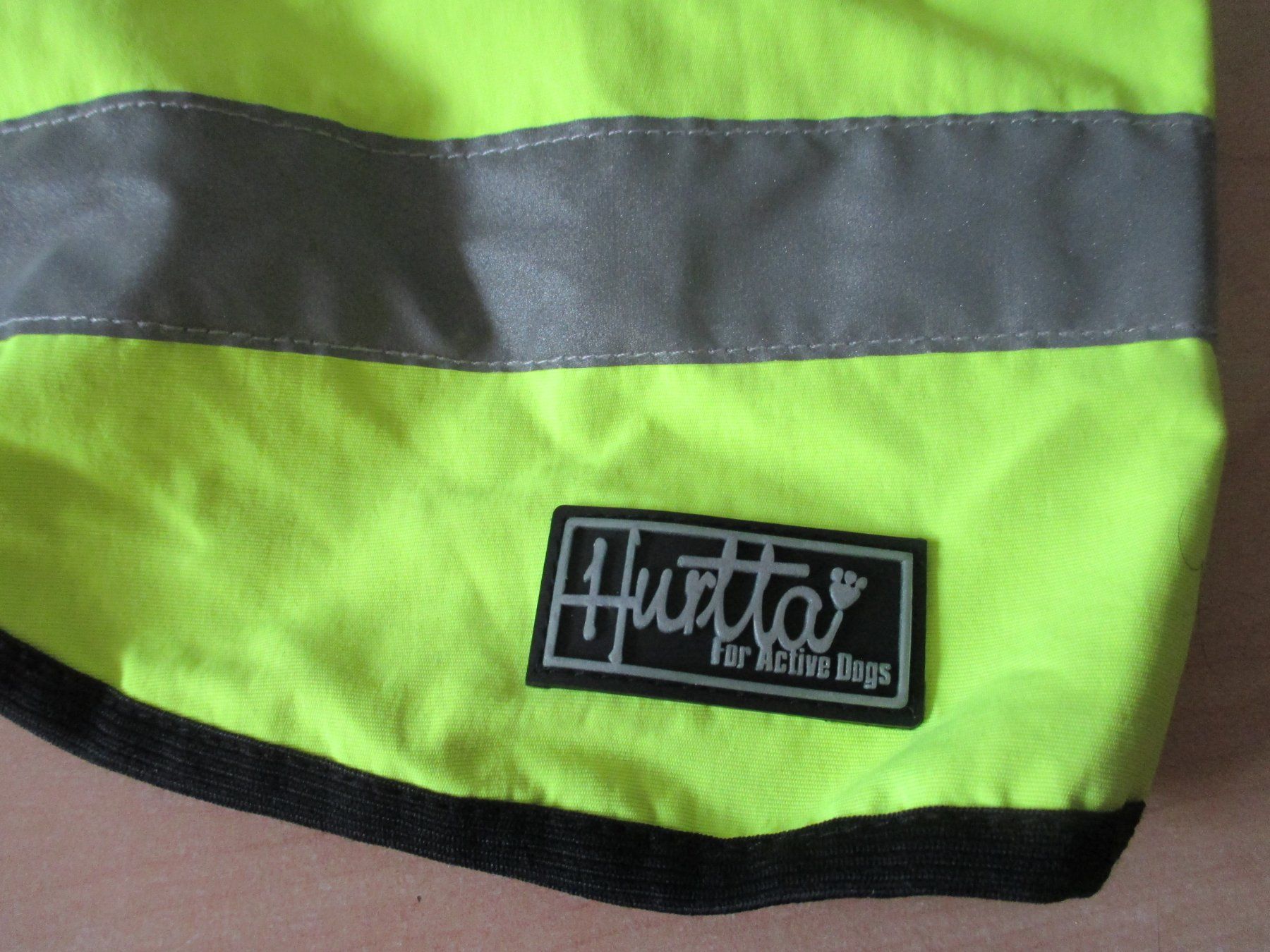 Hurtta Bekleidung: HURTTA REGEN/SICHERHEITS WESTE GR.25CM – Gebraucht aus Winterthur von katzen07 2