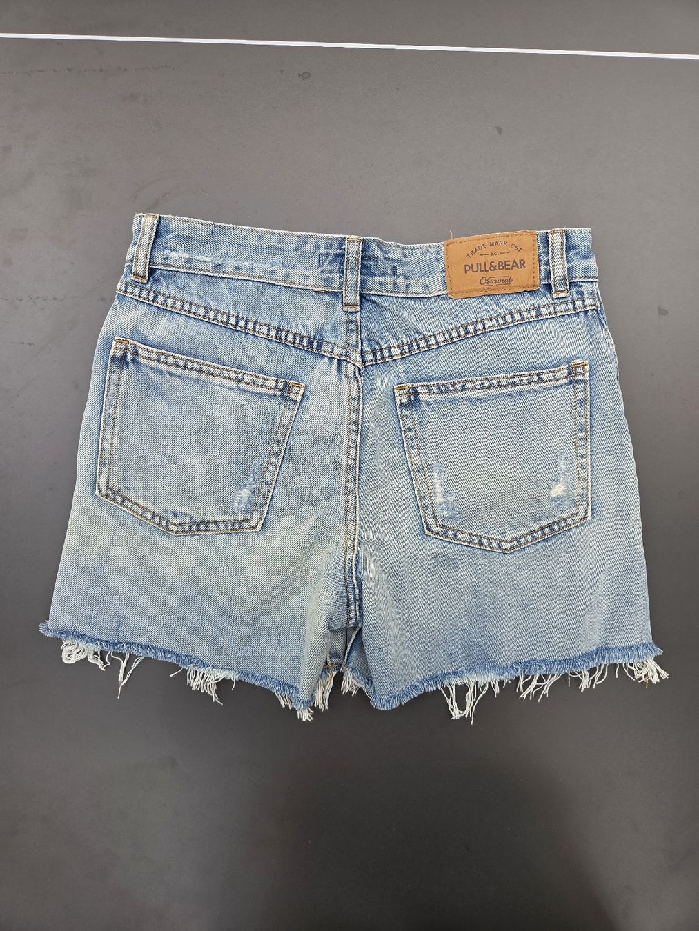 Pull&Bear Jeans: Jeans Shorts Pull&Bear blau Grösse 34 – Nuovo (secondo la descrizione) da Zürich venduto da mi.ha.6 2