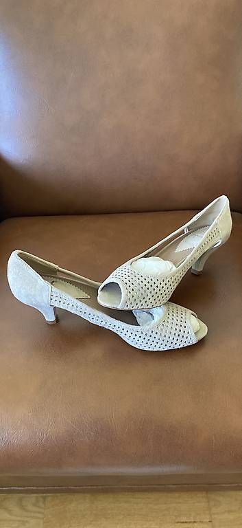 Scarpe da donna: NEU. Mittelhohe Pumps / Schuhe Grösse 39 – Usato da Zürich venduto da ale_9fkc