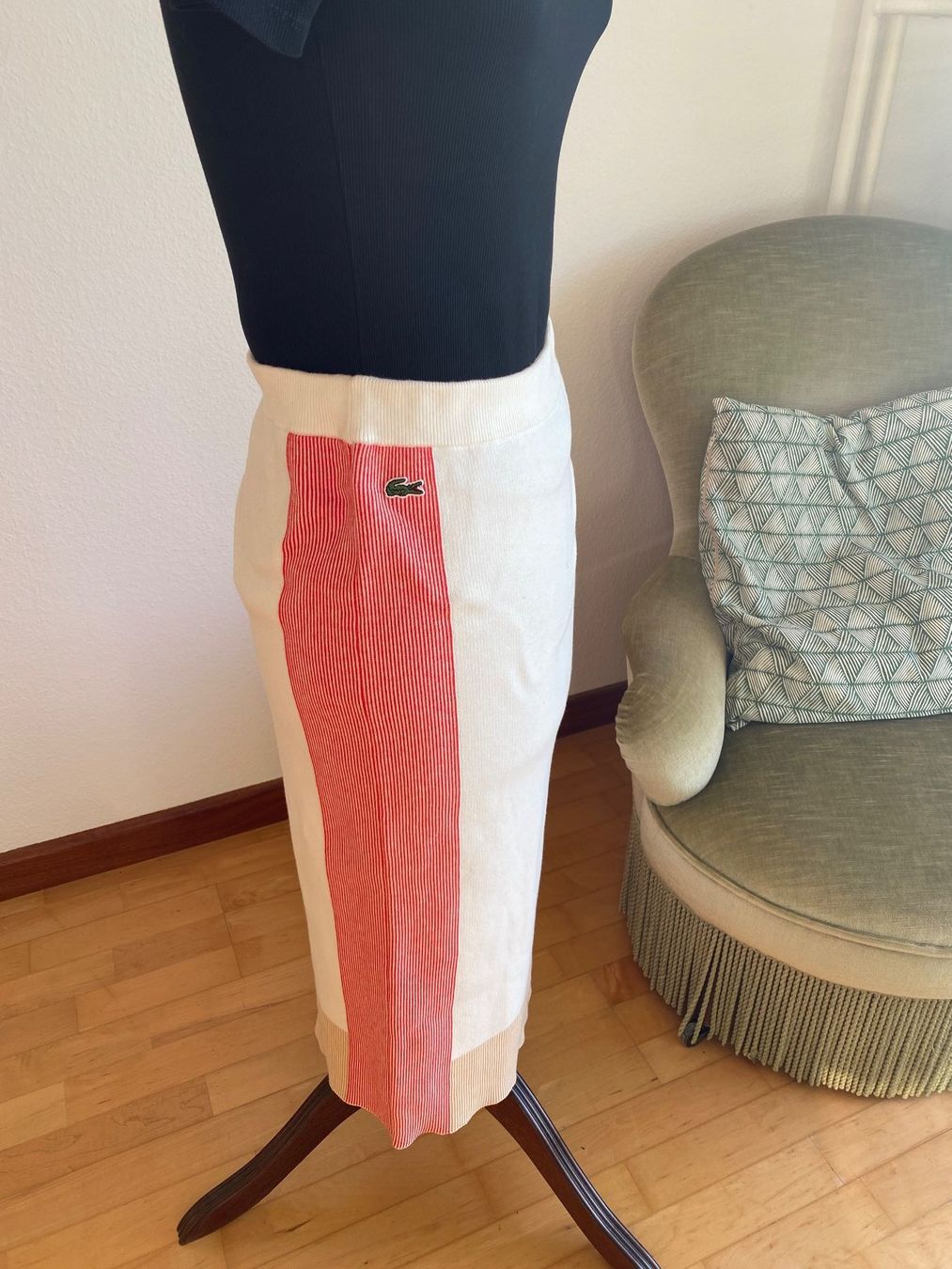 Lacoste Gonne: Jupe longue Lacoste taille 36 – Usato da Basel venduto da Maria-Alexa