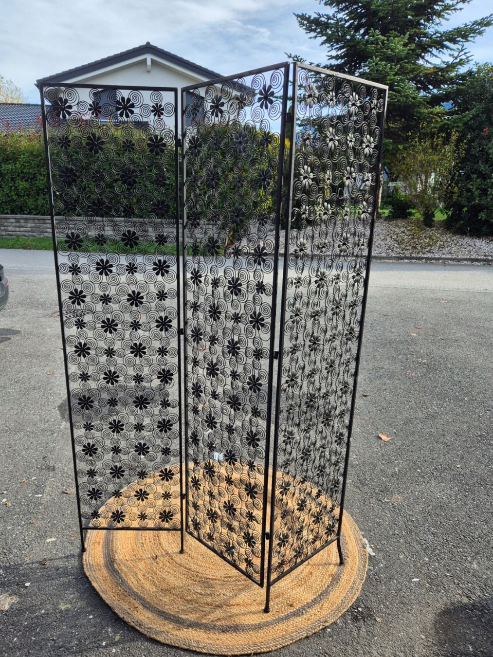 Paraventi: Paravent en métal noir à fleurs – Usato da Fully venduto da tameab