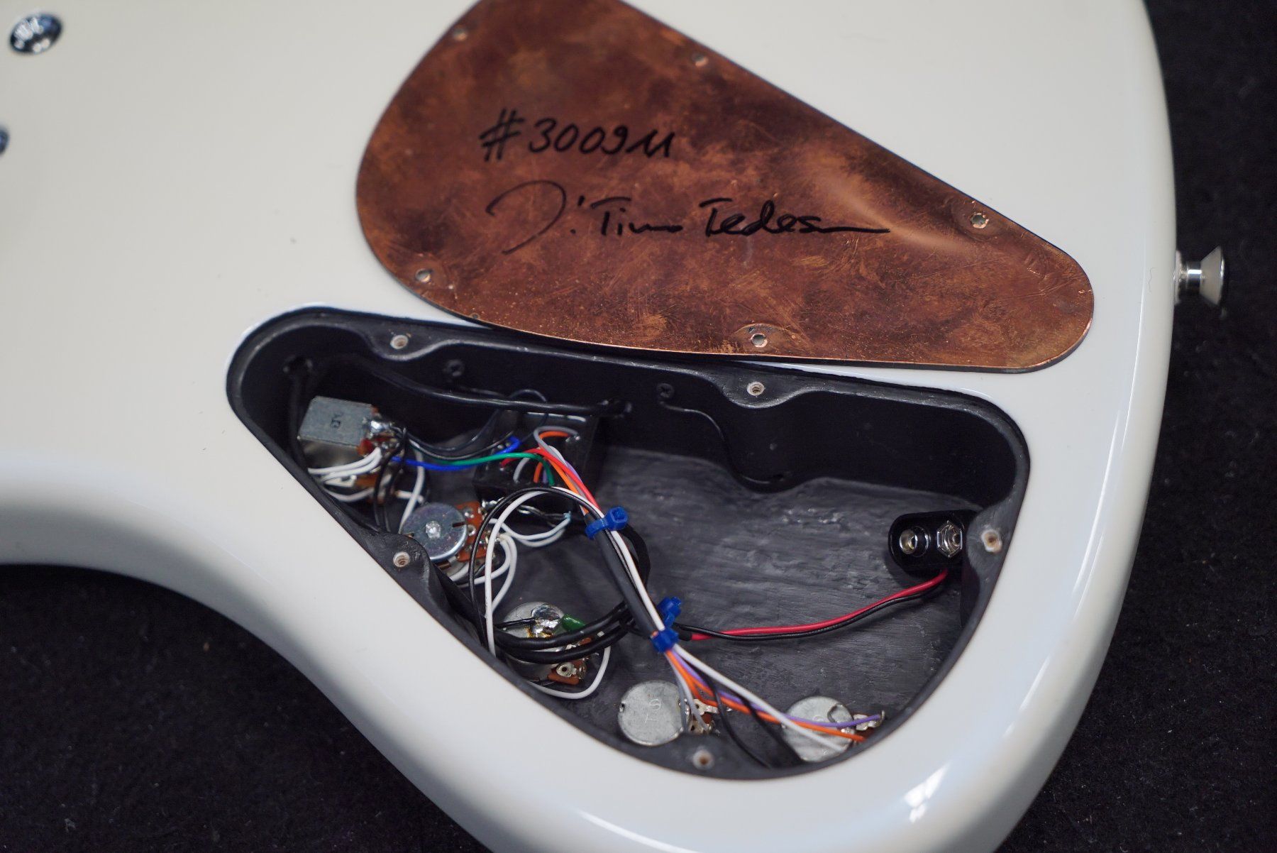 Musikinstrumente: Tino Tedesco 5 String Custom  jazz Bass White mit Bag – Gebraucht aus Ortschwaben von Musictrade 9