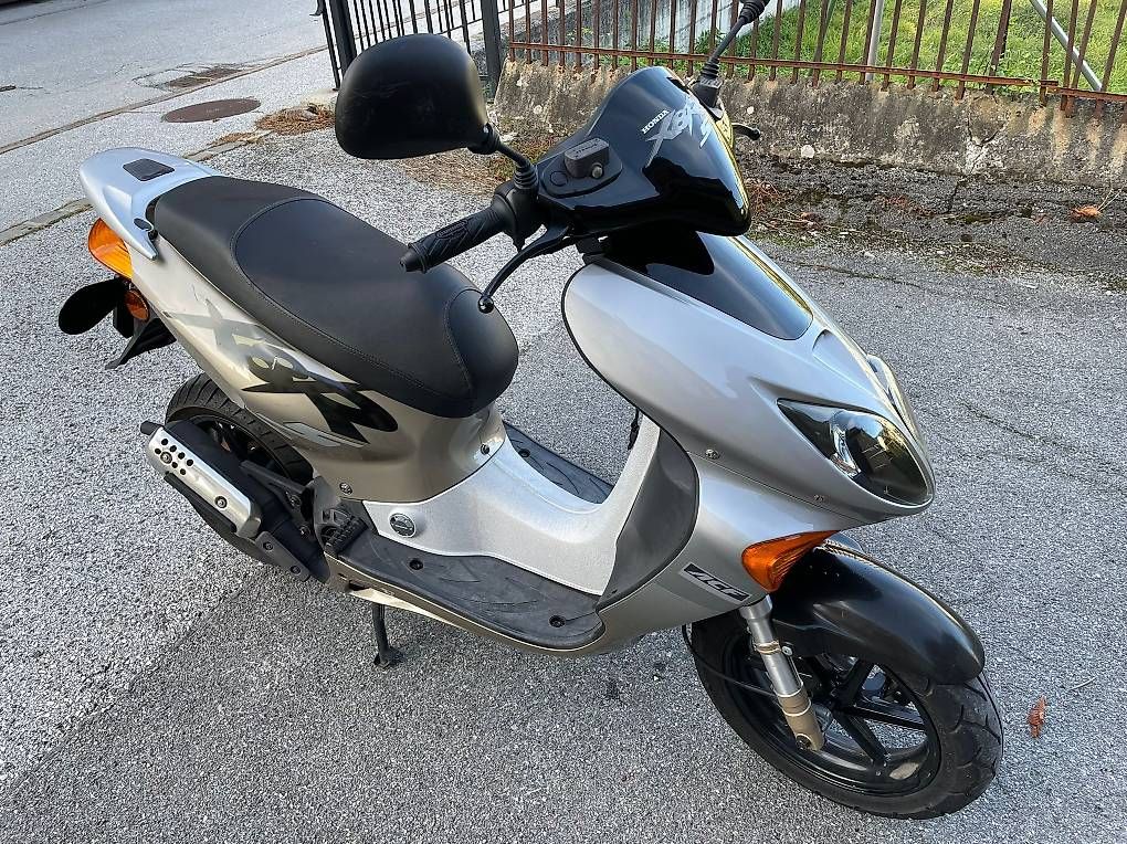 Honda Scooters: HONDA X8R 50 – D'occasion à sion par dark73