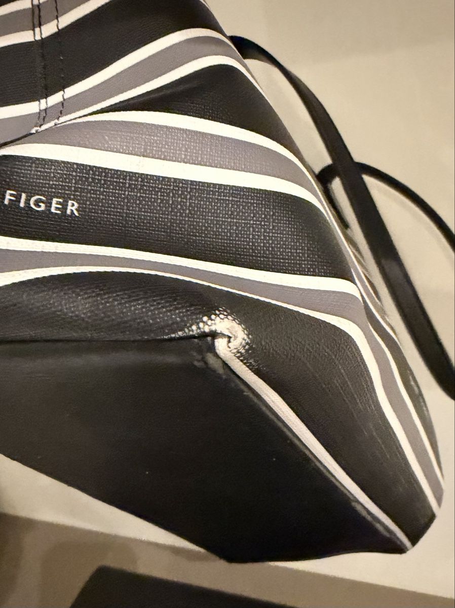 Tommy Hilfiger Sacs femmes: Tommy Hilfiger Tasche – D'occasion à Reinach BL par Fafefi 2