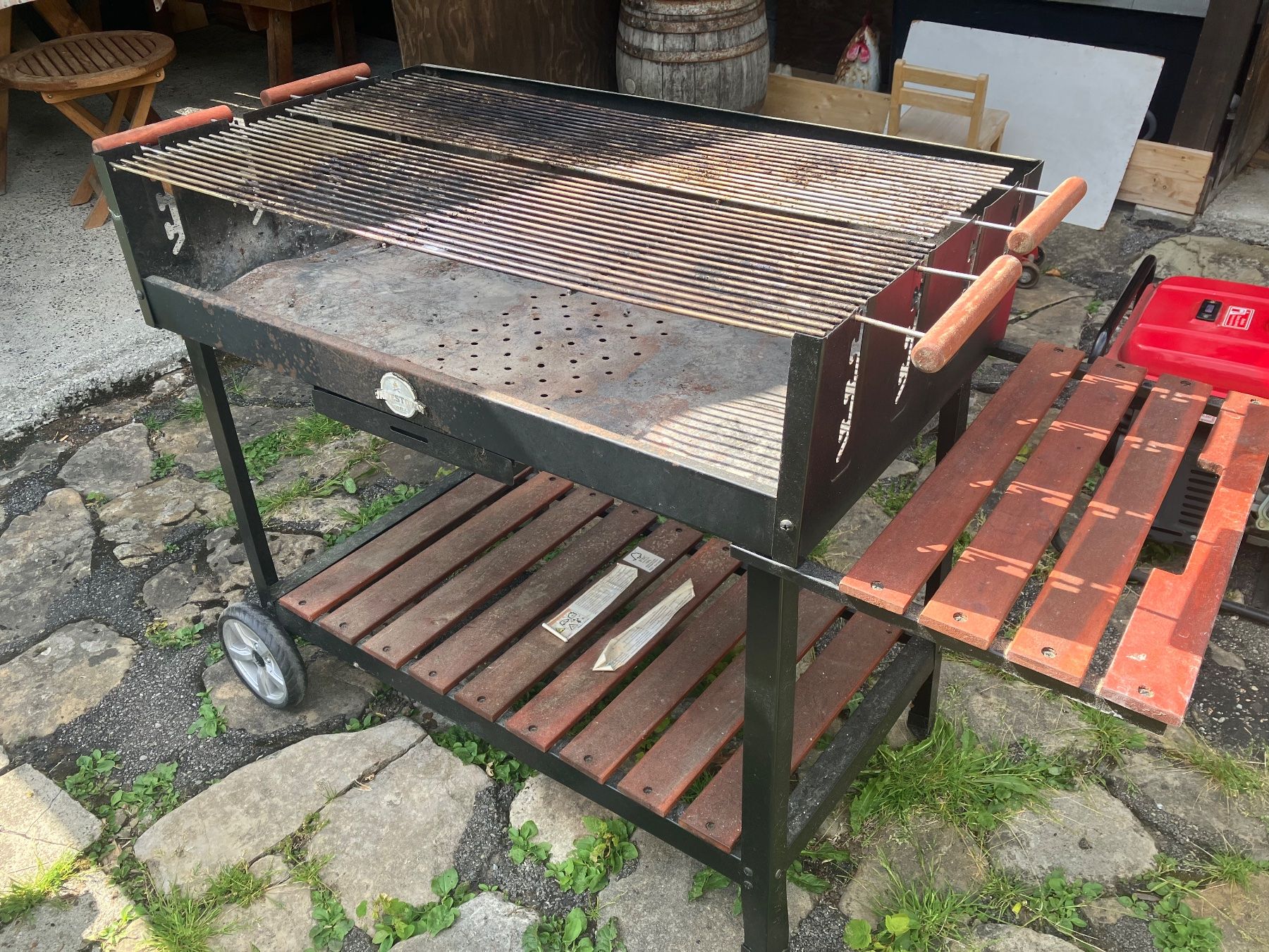 Grils: Holzkohlengrill – D'occasion à Schmitten FR par gnom72