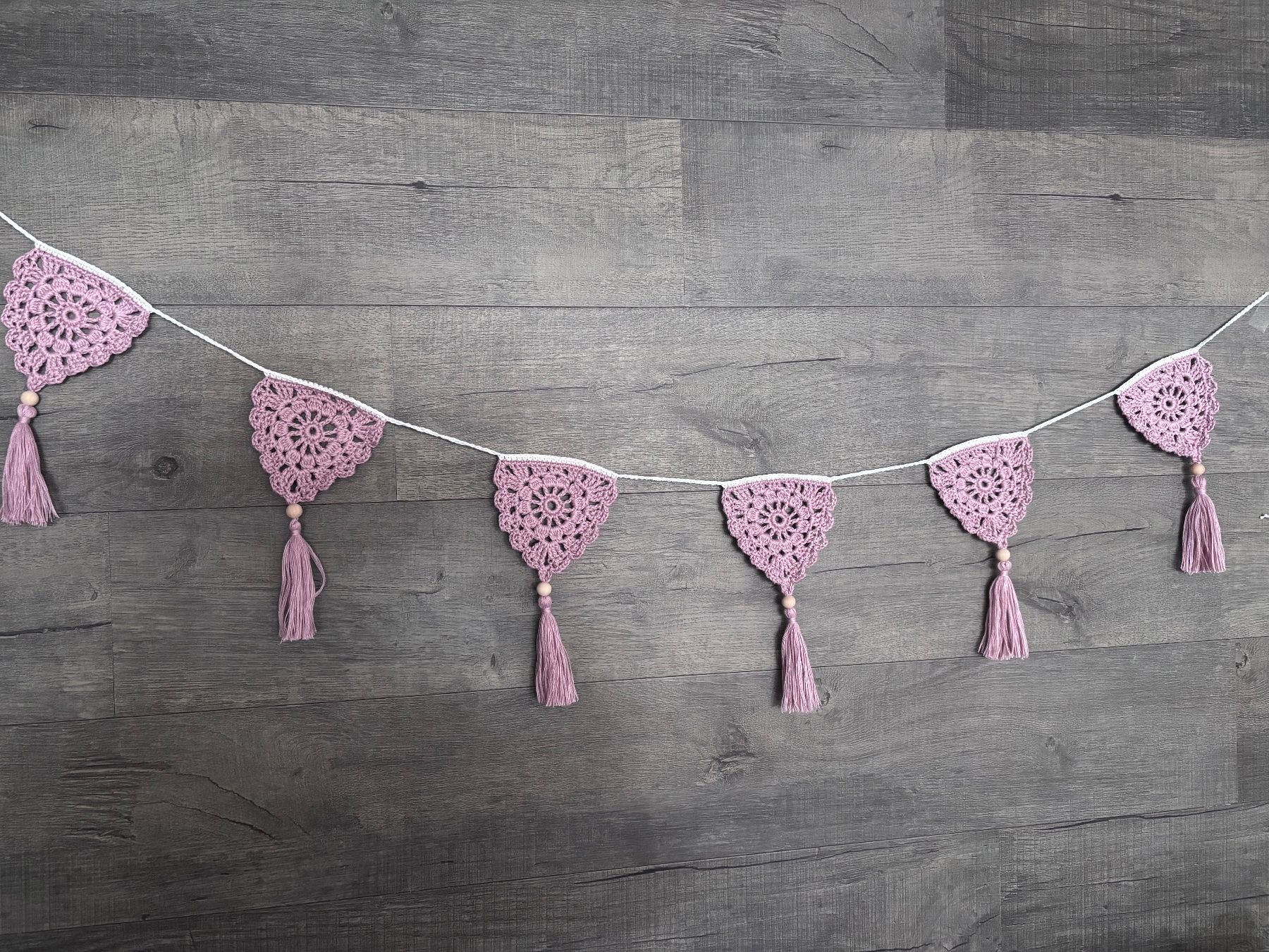 Tutte le decorazioni: Wimmpelkette , lila, Boho-Stil, neu – Nuovo (secondo la descrizione) da St. Niklaus VS venduto da loumonrohandmade