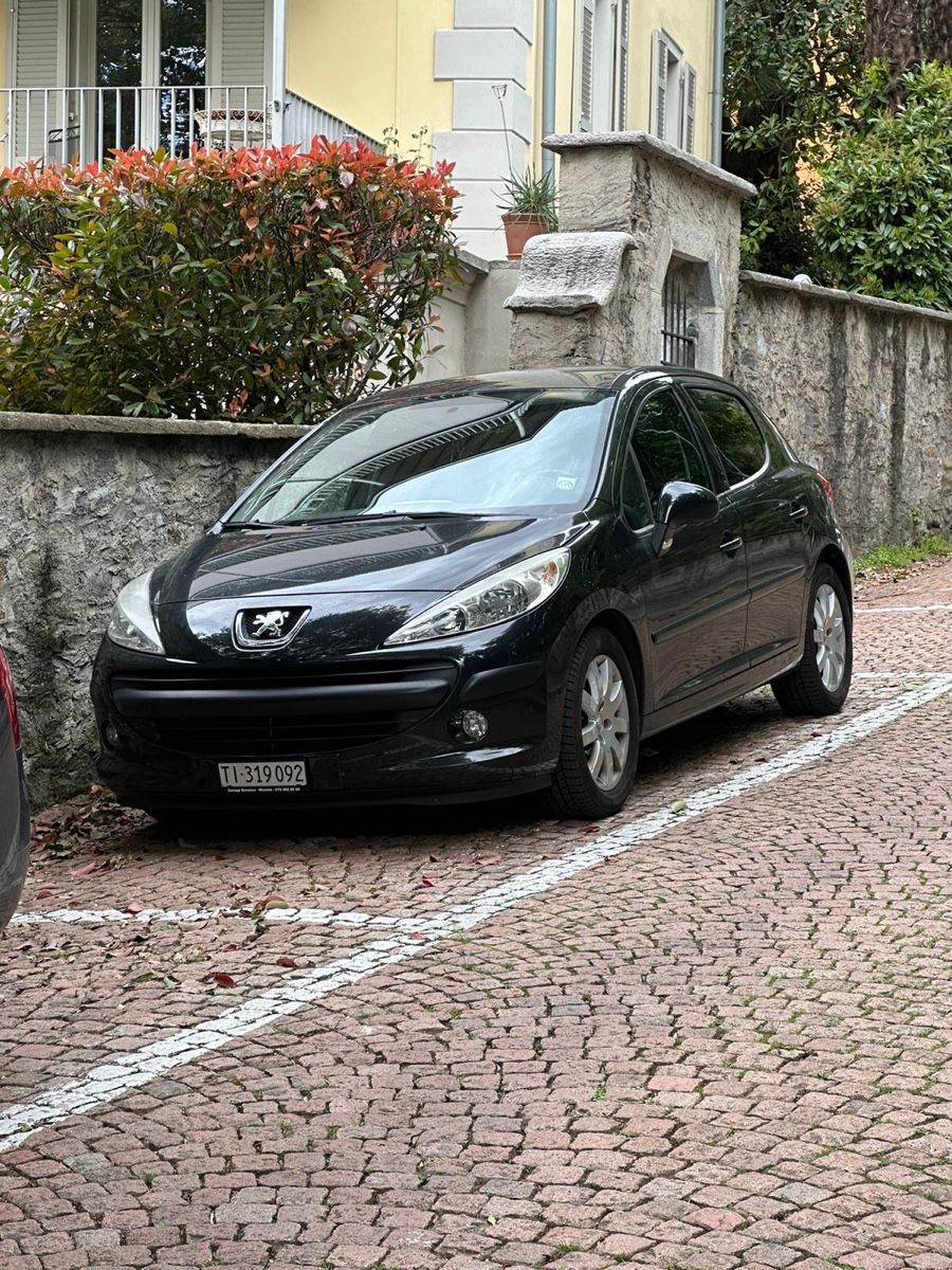Peugeot Automobili: Peugeot 207 1.4i 16V  – Usato da Locarno venduto da skorpi85