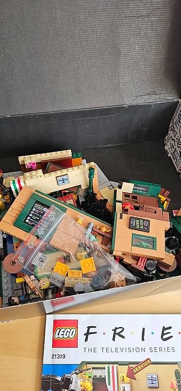 Lego Giocattoli: Lego® 21319 Ideas Central Perk – Usato da Schaan venduto da Klemmbausteine 1