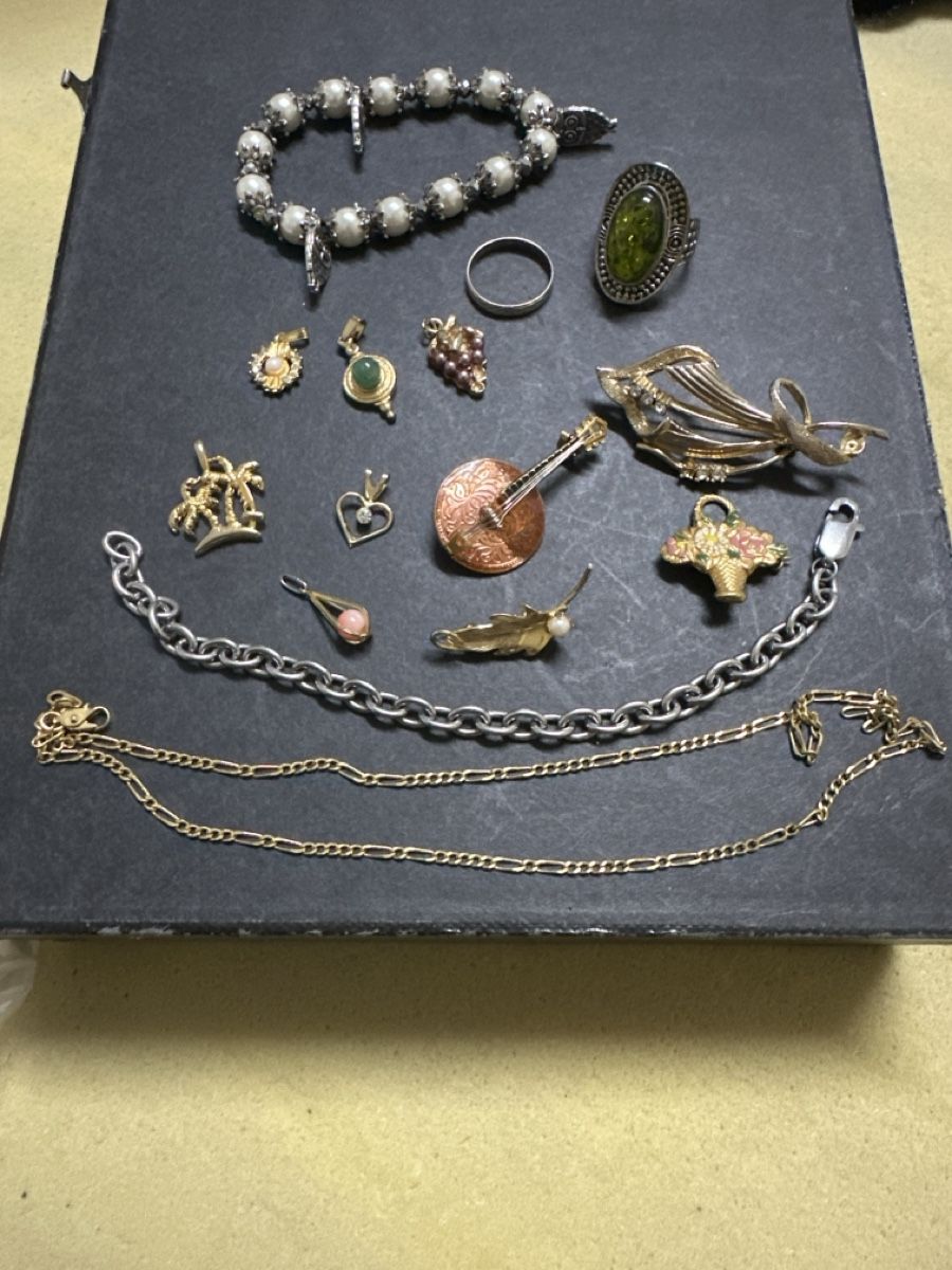 Lot de bijoux vintage à porter détourner ou restaurer - lbb0279