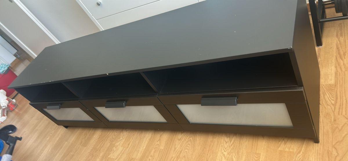 Ikea Mobili TV: TV möbel – Usato da Frick venduto da alb_v9yh
