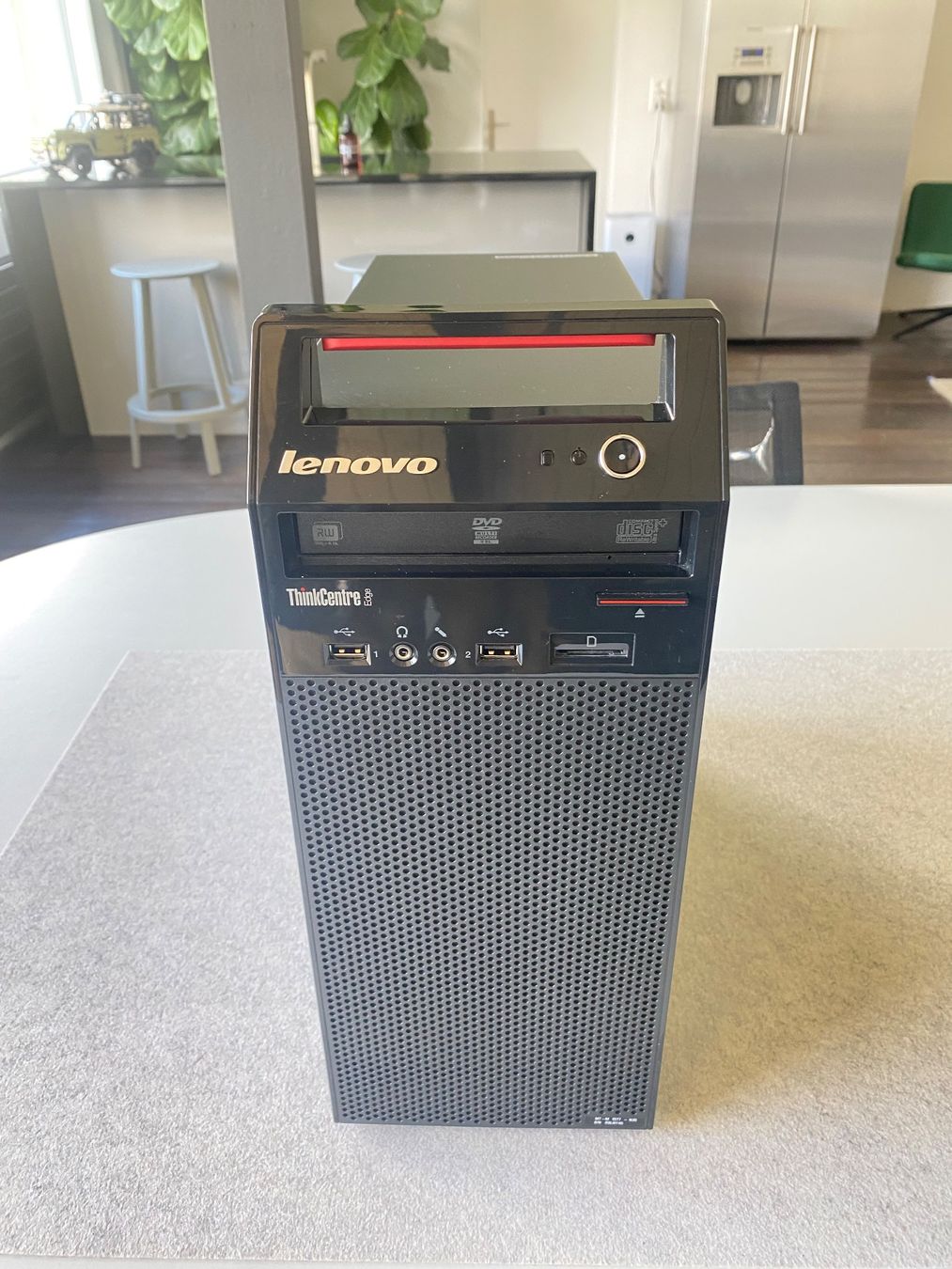 Lenovo PC: Lenovo PC mit Bildschirm & Win 11 Pro – Usato da Herrliberg venduto da Julianopie 4