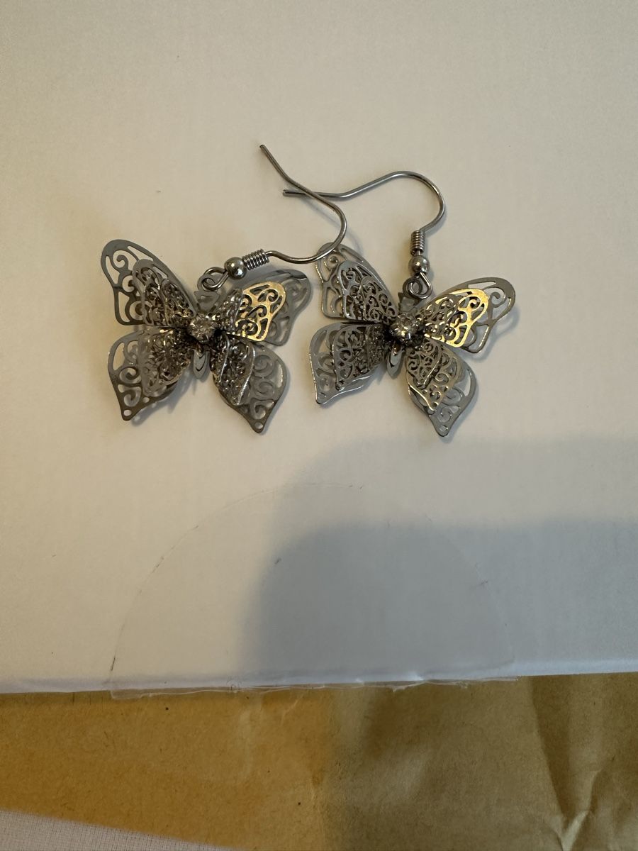 Orecchini pendenti & Orecchini a lobo: Silberfarbene Ohrringe im Schmetterling Design – Nuovo (secondo la descrizione) da Wetzikon ZH venduto da oez_fl2f 1