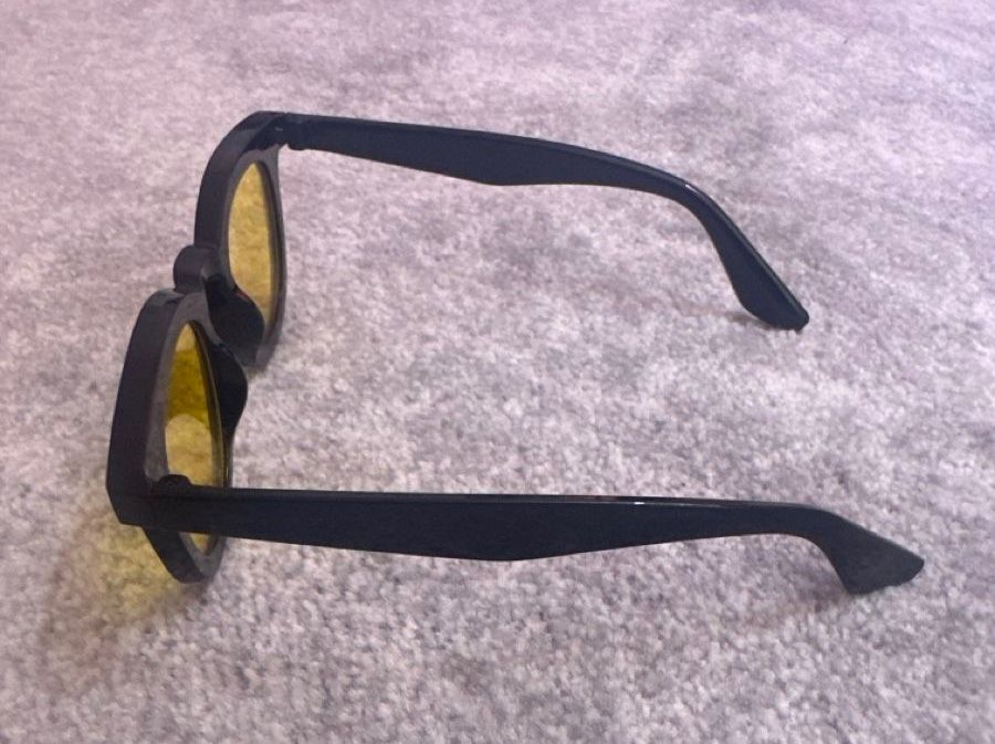 Occhiali & Lenti: Sonnenbrille mit stylischem, schwarzen Rahmen – Nuovo (secondo la descrizione) da Solothurn venduto da Ib1a 1